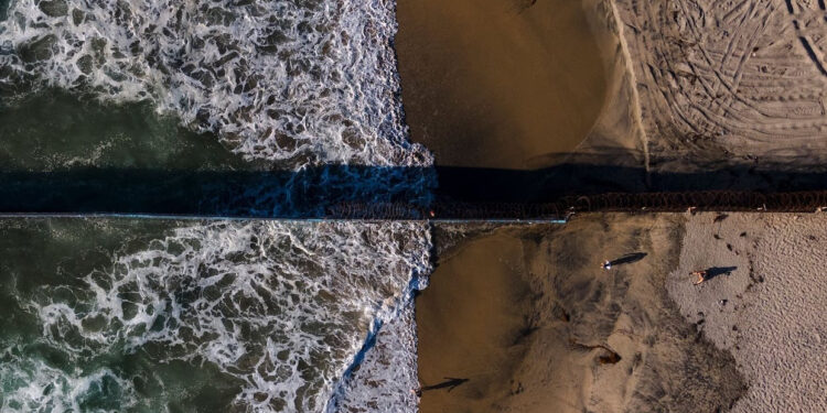 San Diego and Tijuana Youth Symphonies Merge for a Barrier-Breaking Performance