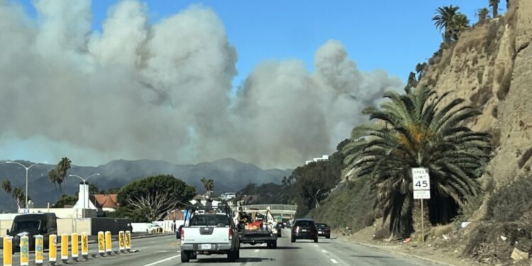 Palisades Wildfire Threatens School, Homes in Los Angeles