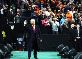 Trump Receives Thunderous Applause as He Arrives at NCAA Wrestling Championship