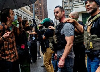 500% Surge in Attacks on ICE Agents—Democrats Under Fire for Anti-Enforcement Rhetoric