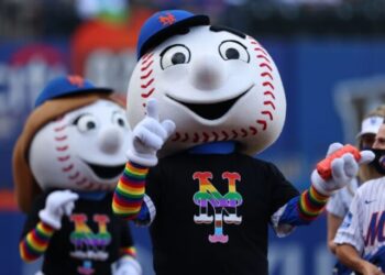 ‘Disgusting’: Mets Fans Furious After Pride Display During National Anthem