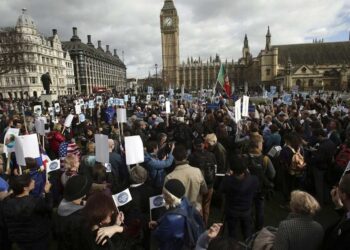 Fourteen-Year-Old Scottish Girl Arrested for Resisting Probable Assault by Migrants