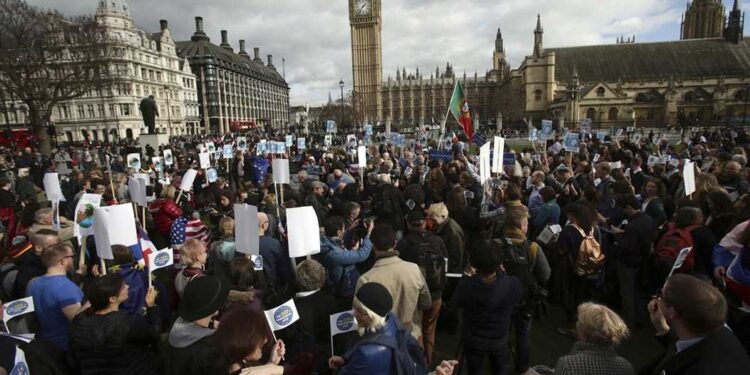 Fourteen-Year-Old Scottish Girl Arrested for Resisting Probable Assault by Migrants