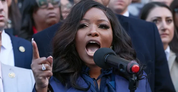 Crockett blames race for ‘diva’ label, says attacks prove she’s ‘arrived’