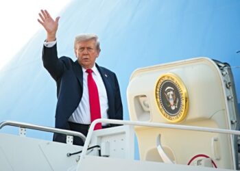 Trump Embarks for Historic Meeting with Putin in Alaska