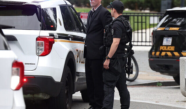 Secret Service Arrests Man Attempting to Scale White House Fence