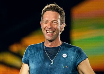 Watch: Coldplay Frontman Chris Martin Tells Concertgoers to Send Love to Charlie Kirk’s Family