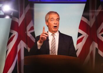 Farage More Trusted to Lead Country as Prime Minister Than Starmer for First Time Says Poll