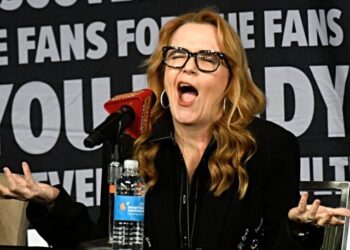 Actress Lea Thompson Is ‘F**king Pissed,’ Gets Choked up over Renee Good: ICE Agents ‘Shoot up People for No Reason’
